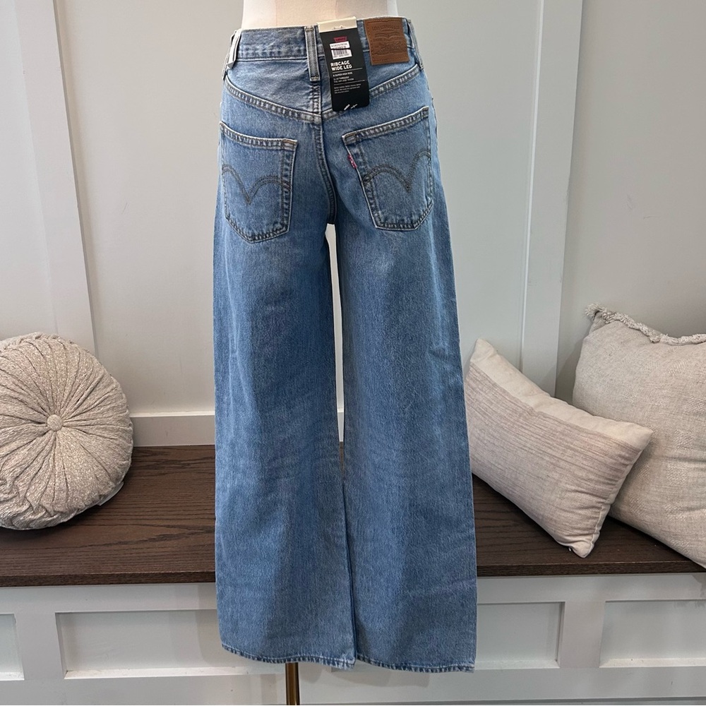 Levi's Light Blue Flare Women's Jeans - Picture 4 of 10